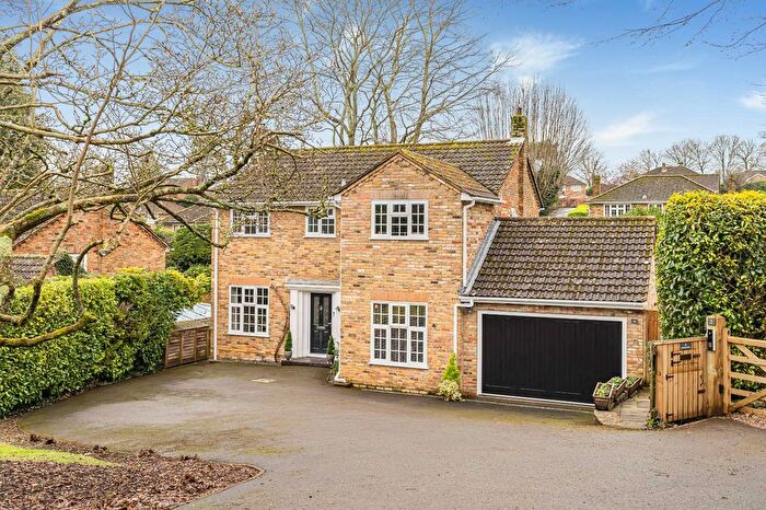 4 Bedroom Detached House For Sale In Crowley Drive, Alton, Hampshire, GU34