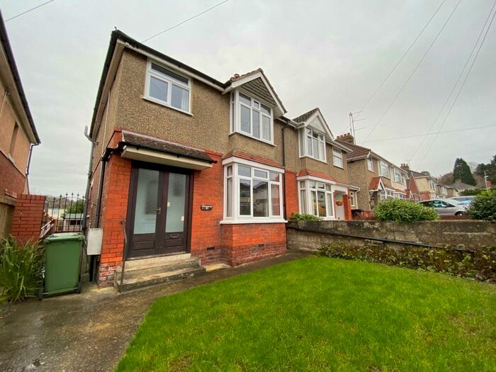 3 Bedroom House To Rent In Old Town, SN1