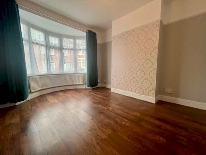 2 Bedroom Flat To Rent In Caris Street, Gateshead, NE8