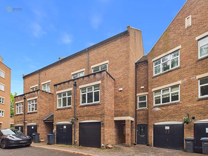3 Bedroom Town House For Sale In Caversham Place, Sutton Coldfield, B73