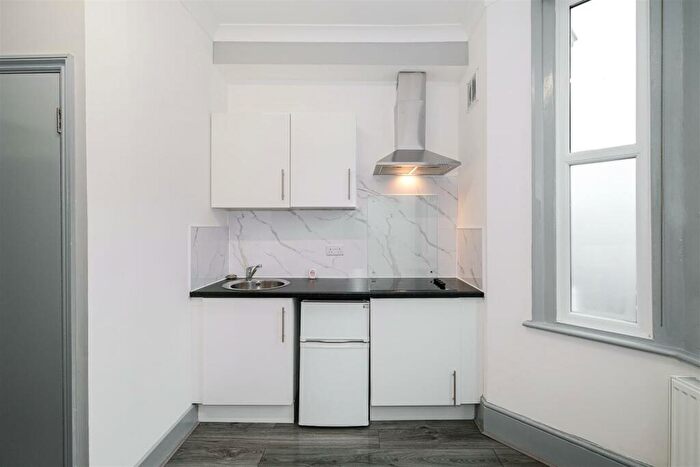 Studio To Rent In Forest Road, Walthamstow, E17 - Photo 3