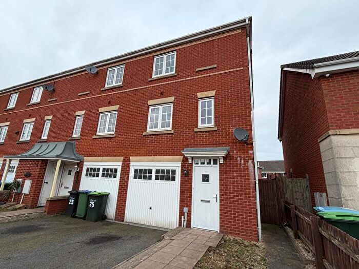 3 Bedroom Town House To Rent In Wilson Drive, Tividale, Oldbury, B69