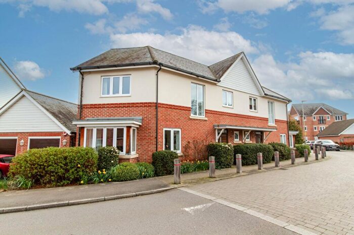 3 Bedroom Semi Detached House For Sale In Willowbourne, Fleet, GU51