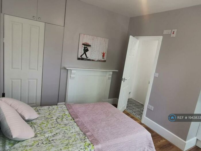 Studio To Rent In Crayford, London, DA1