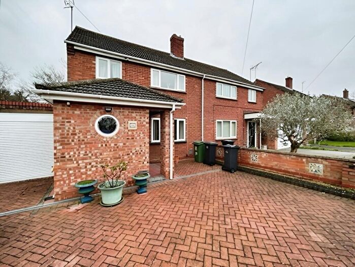 3 Bedroom Semi-Detached House To Rent In Forest Road, CB1