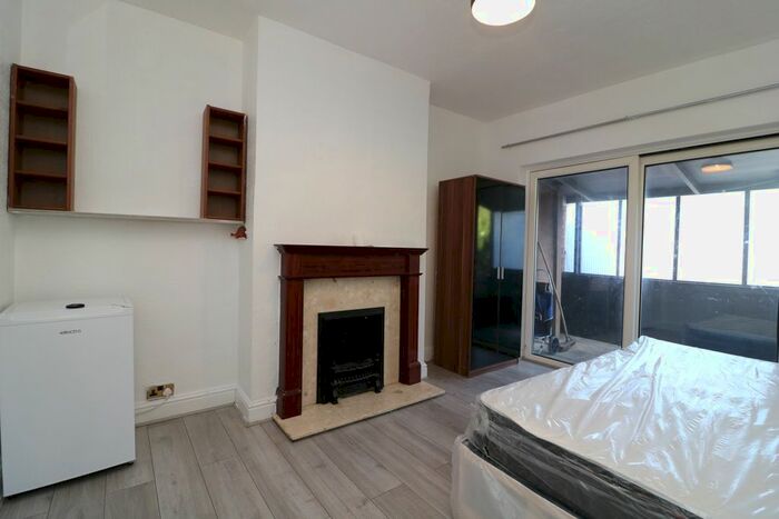 Studio To Rent In Fernlea Road, Mitcham, CR4