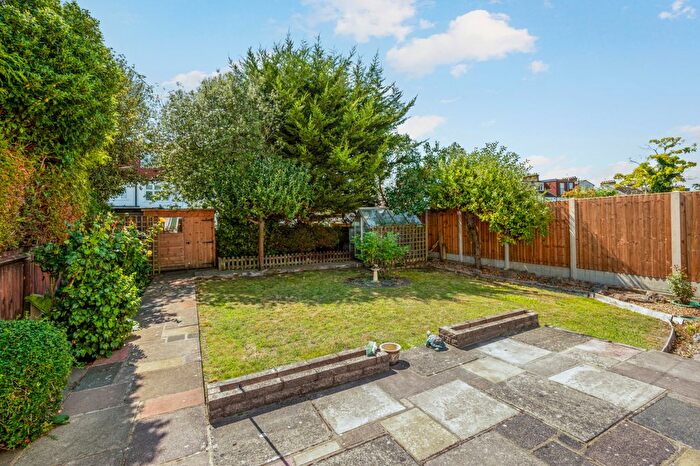 3 Bedroom End Of Terrace House For Sale In Elm Close, Raynes Park, SW20