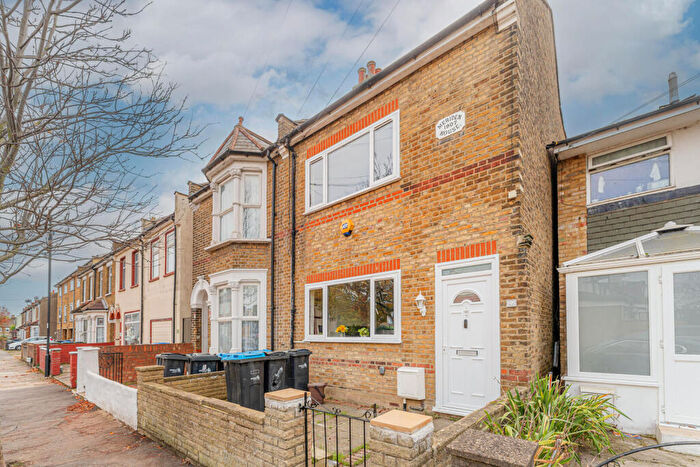 3 Bedroom Terraced House For Sale In Beaconsfield Road, Enfield, EN3