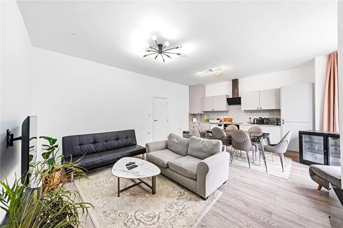 2 Bedroom Flat To Rent In Holloway Road, Holloway, London, N7