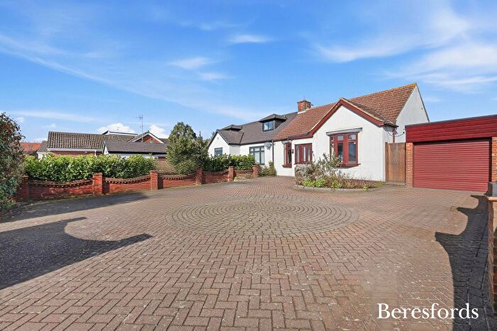 2 Bedroom Bungalow For Sale In Station Road, West Horndon, CM13