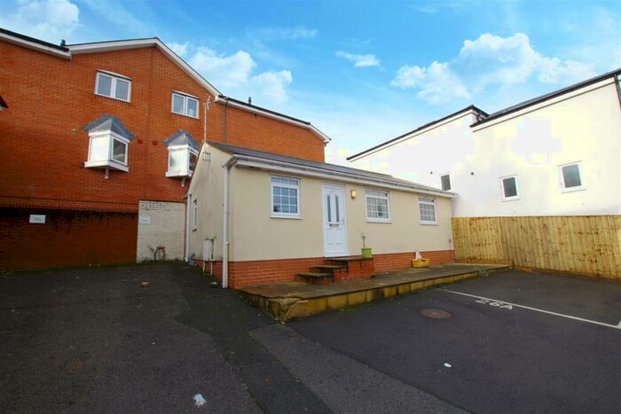 1 Bedroom Detached Bungalow To Rent In Eastcott Hill, Town Centre, SN1