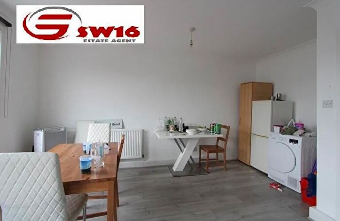 4 Bedroom Flat To Rent In Tulse Hill, London, SW2