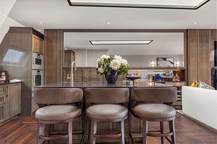 3 Bedroom Flat To Rent In Prince Of Wales Terrace, Kensington, London, United Kingdom, W8