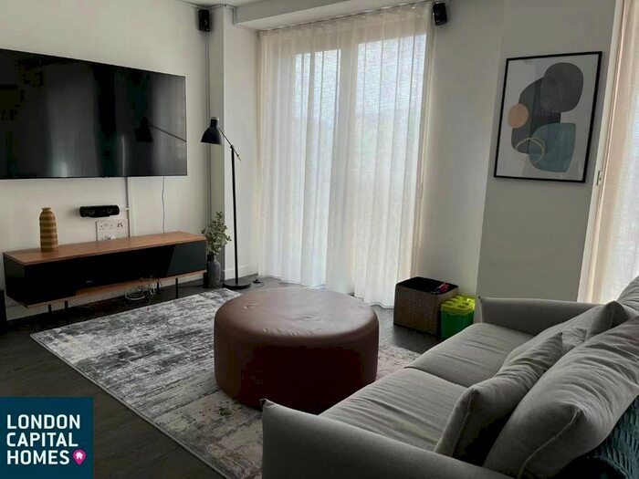 2 Bedroom Flat To Rent In Rm/Flat Western Gateway, London, E16