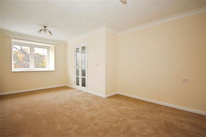 1 Bedroom Flat To Rent In Montgomery Court, Warwick, CV34
