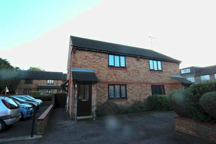 1 Bedroom Flat To Rent In London Road, Benfleet SS7