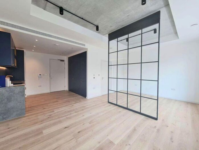 Studio To Rent In Goodluck Hope Walk, London, E14