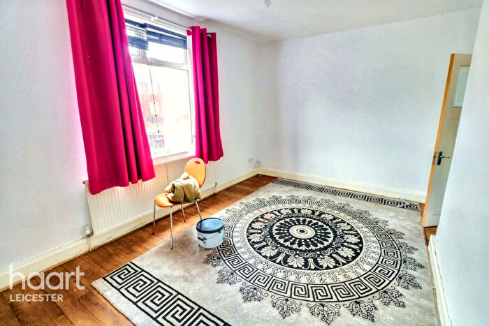 3 Bedroom End Of Terrace House For Sale In Iliffe Road, Leicester, LE4