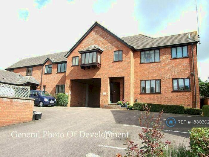 1 Bedroom Flat To Rent In Canada Court, Brackley, NN13