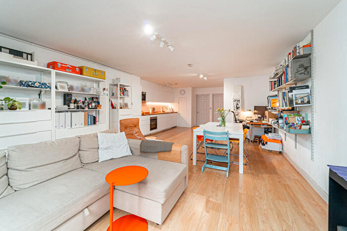 2 Bedroom Flat For Sale In Primezone Mews, Crouch End, London, N8