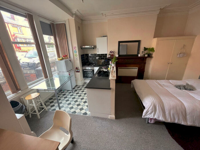 Studio To Rent In Manor Terrace, Leeds, West Yorkshire, LS6