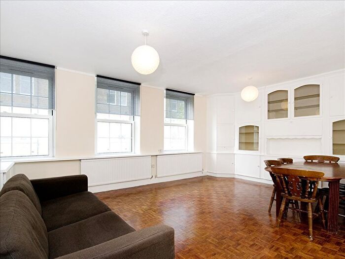 3 Bedroom Flat To Rent In Cranleigh Street, Camden, London, NW1