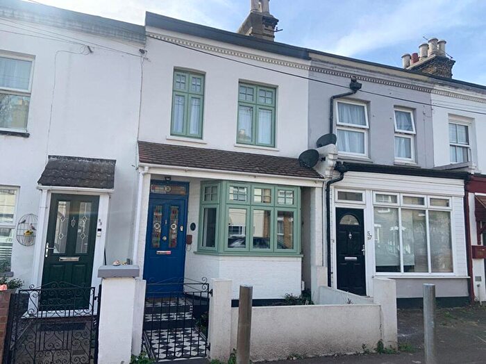 2 Bedroom Terraced House To Rent In Park Street, Westcliff-on-Sea, Essex, SS0