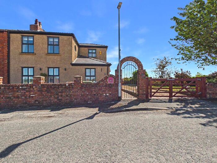 3 Bedroom Semi-Detached House For Sale In Sutch Lane, Lathom, L40