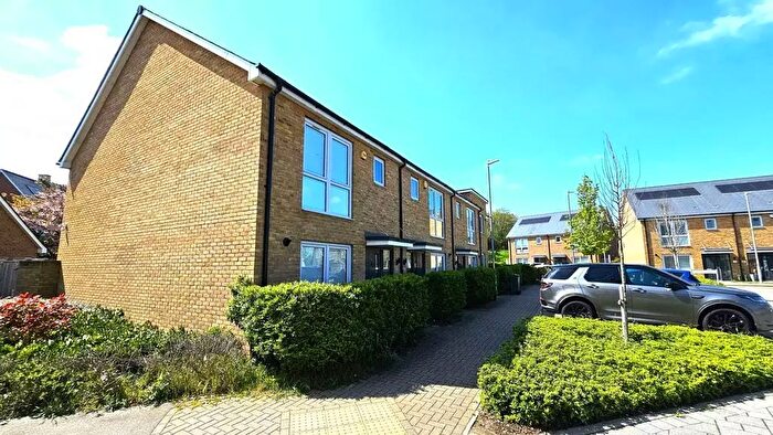 3 Bedroom End Of Terrace House For Sale In Pearmain Close, Greenhithe, DA9