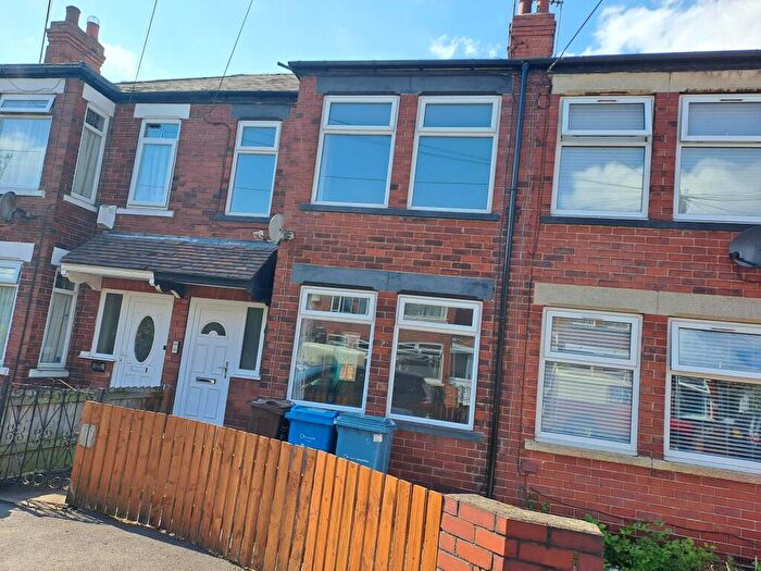 2 Bedroom Terraced House For Sale In Balmoral Avenue, Hull, HU6
