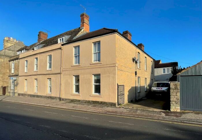 2 Bedroom Flat To Rent In The Causeway, Chippenham, SN15