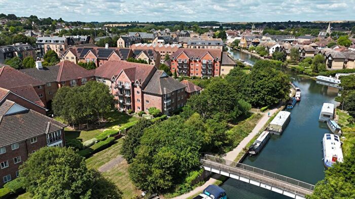 2 Bedroom Property For Sale In Crane Mead, Ware, SG12