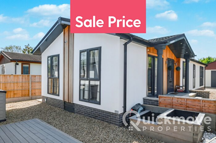 2 Bedroom Park Home For Sale In Grantham, Lincolnshire, NG32