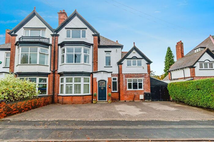 5 Bedroom Semi Detached House For Sale In Buchanan Road, Walsall, WS4