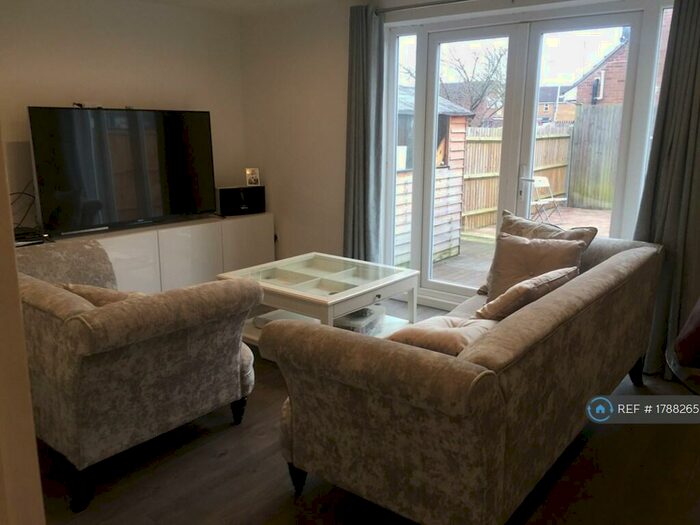 3 Bedroom Semi-Detached House To Rent In Great Central Avenue, Ruislip, HA4