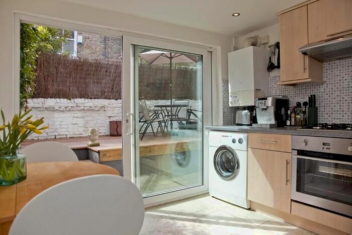 1 Bedroom Flat To Rent In Kepler Road, London, SW4