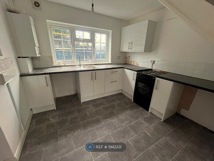 1 Bedroom Semi-Detached House To Rent In Abbots Grove, Stevenage, SG1