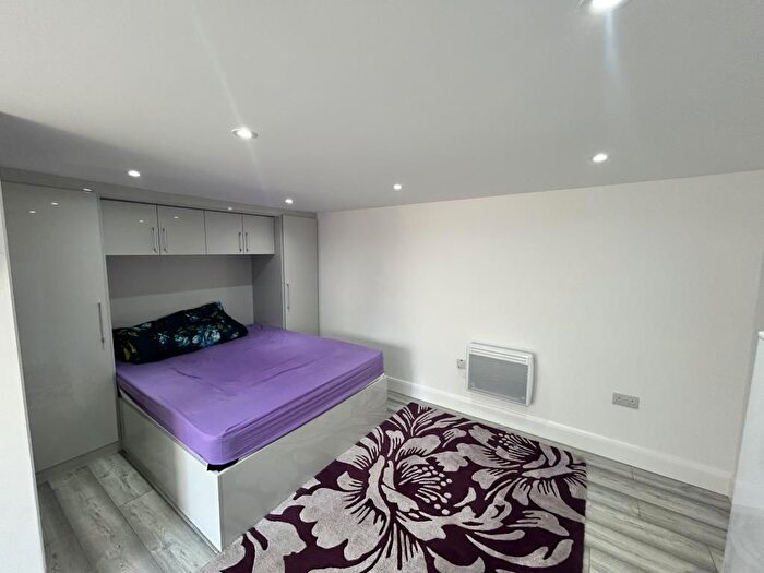 Studio To Rent In Staines-Upon-Thames, Surrey, TW19
