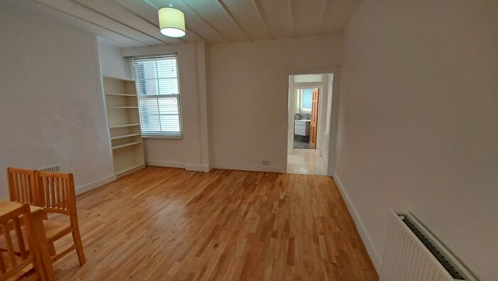 1 Bedroom Flat To Rent In Lincoln House, Asteys Row, Islington, N1