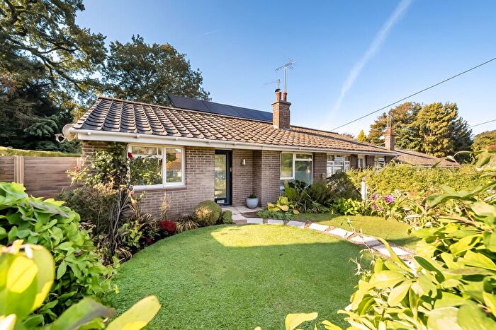 2 Bedroom Bungalow For Sale In Woodlane Close, Bramdean, Alresford, Hampshire, SO24