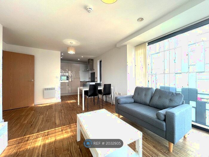 2 Bedroom Flat To Rent In Plaza Boulevard, Liverpool, L8