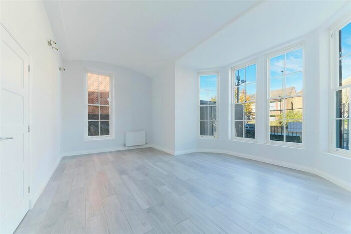 3 Bedroom Flat To Rent In Kingston Road, London, SW19