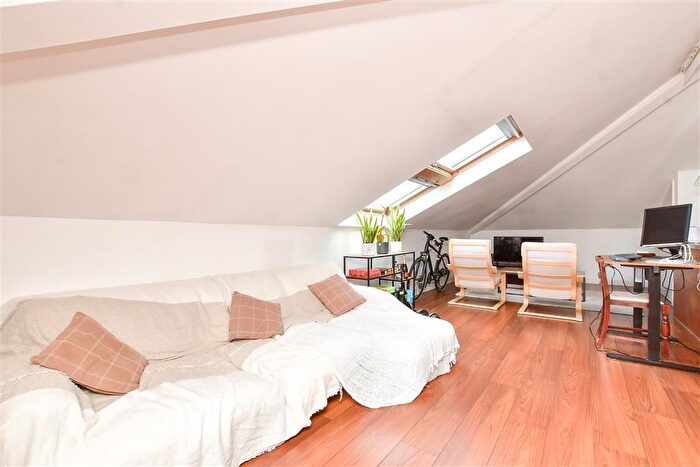 1 Bedroom Flat For Sale In Kings Lane, Sutton, Surrey, SM1