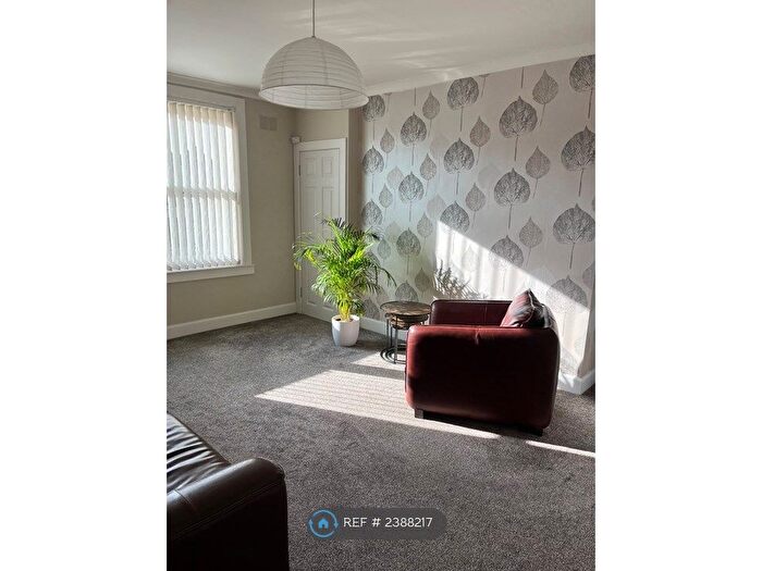 2 Bedroom Flat To Rent In Somerville Road, Leven, KY8