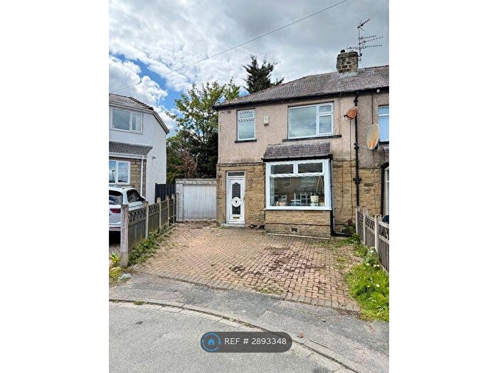 3 Bedroom End Of Terrace House To Rent In Glendare Avenue, Bradford, BD7