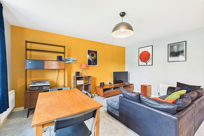 2 Bedroom Flat For Sale In Johnson Drive, Leighton Buzzard, LU7