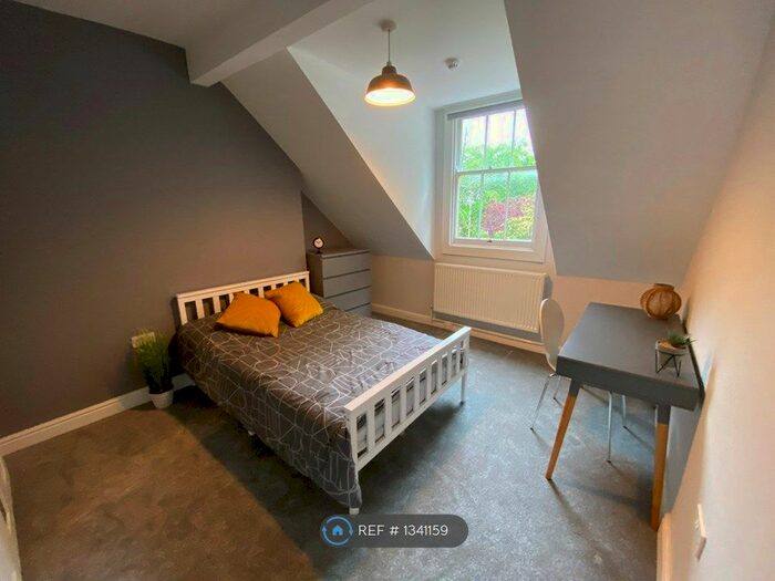 5 Bedroom Semi-Detached House To Rent In Daneshill Road, Leicester, LE3