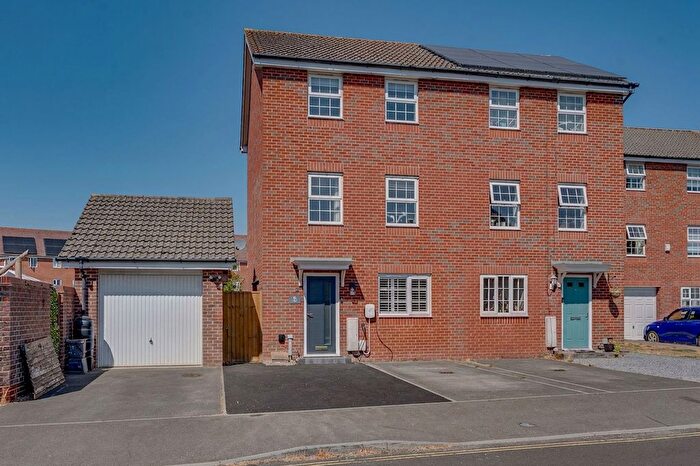 3 Bedroom Semi-Detached House For Sale In Argosy Crescent, Eastleigh, SO50