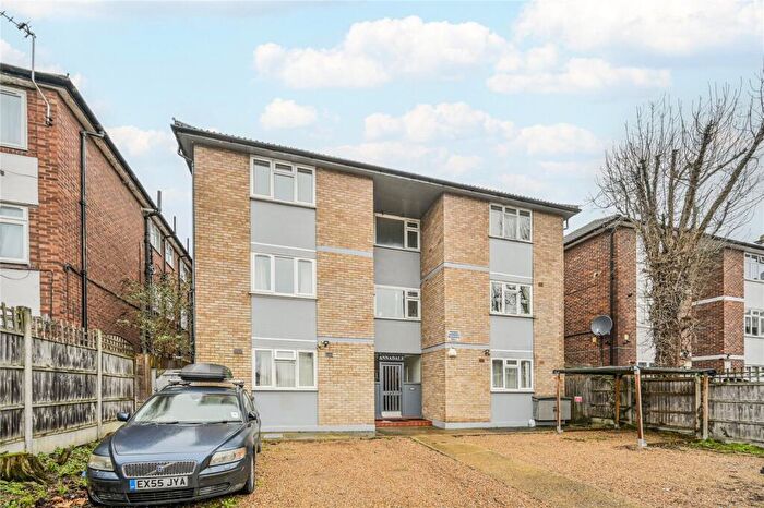 2 Bedroom Apartment For Sale In Palmerston Road, London, N22