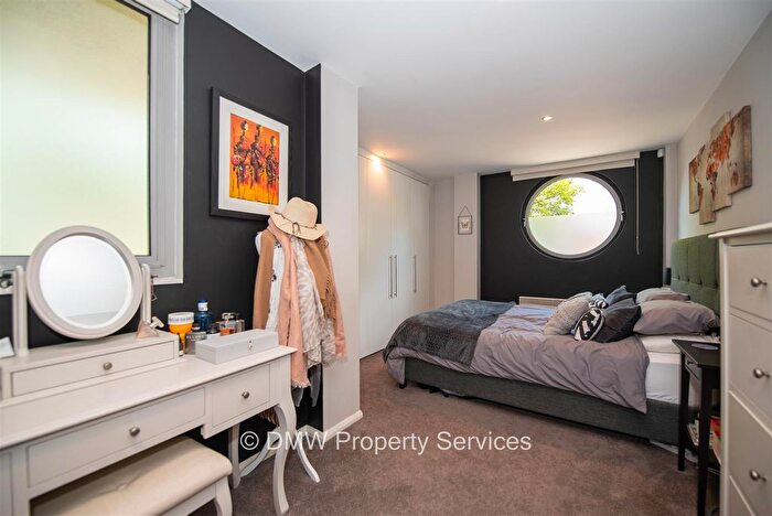 2 Bedroom Flat For Sale In Cranmer Street, Mapperley Park, Nottingham, NG3